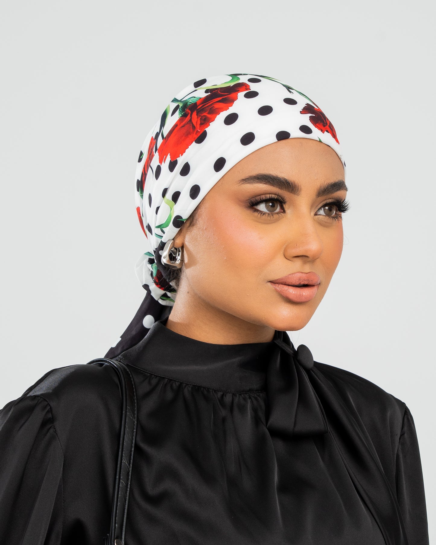 Turban with Tie White Red Black Dots