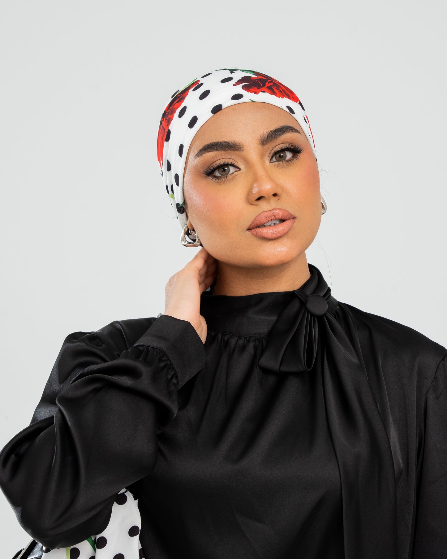 Turban with Tie White Red Black Dots